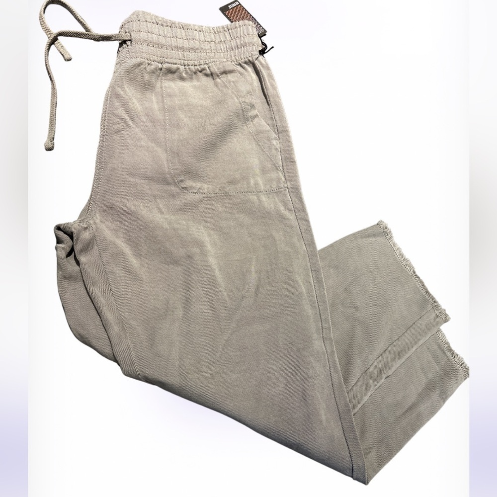 Devoted Neutral Tanish grey  Ankle Cropped Pants Sz L